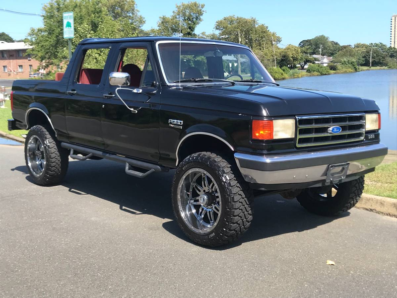 Illustration for article titled At $17,000, Could This 1990 Ford Bronco Magnum Get You To Buck The Bronco Two-Door Trend?